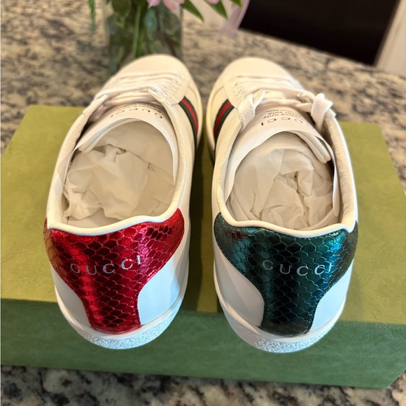 Gucci White Sneakers with Red and Green Stripe - Picture 3 of 5